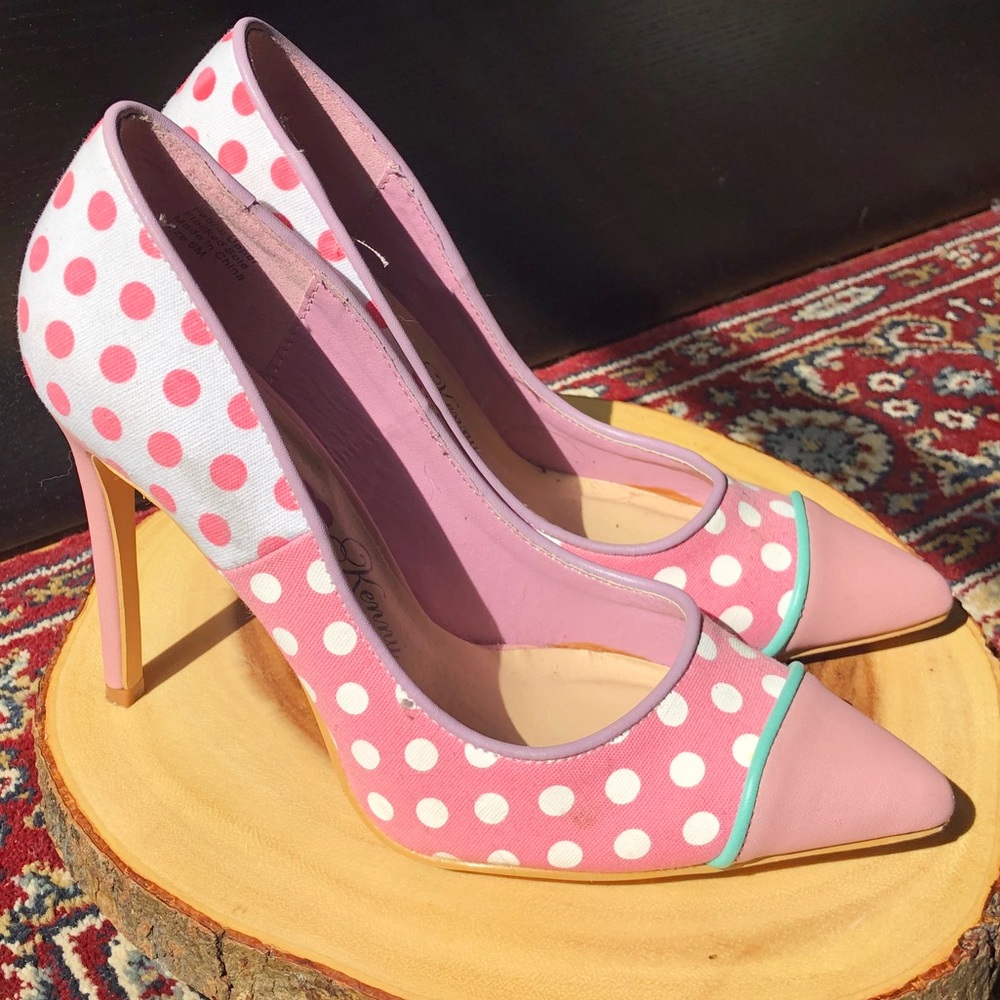 Pair of pink/white polka dot heels